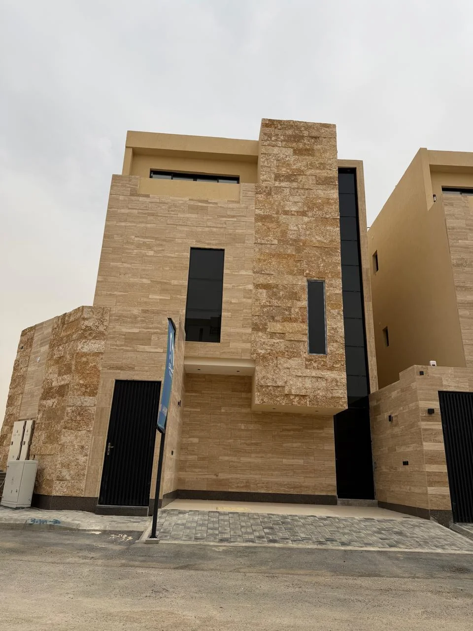 للبيع | أدوار سكنية في حي المعيزيله - الرياض